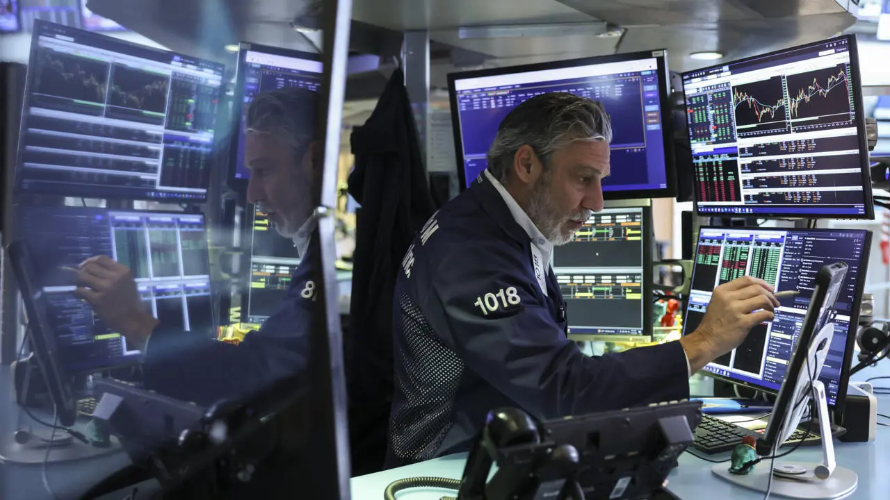 Σε δύο ταχύτητες η Wall Street: Ρεκόρ ο Dow Jones, πιέσεις στην τεχνολογία