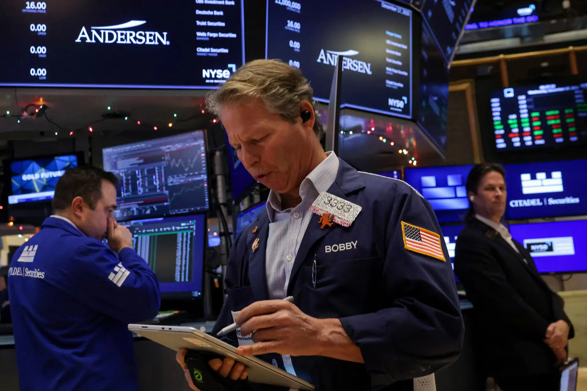 Ανοδικά η Wall Street: Η αποκλιμάκωση του πληθωρισμού «ξεκλειδώνει» νέες μειώσεις επιτοκίων