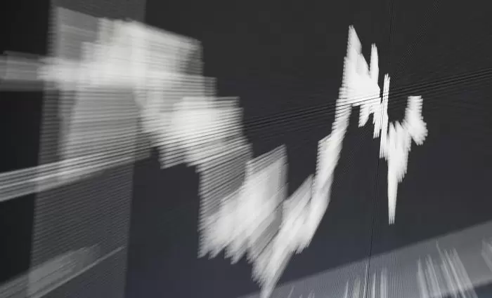 Με ζημιές συνεχίζεται η διαπραγμάτευση στο ΧΑΚ 