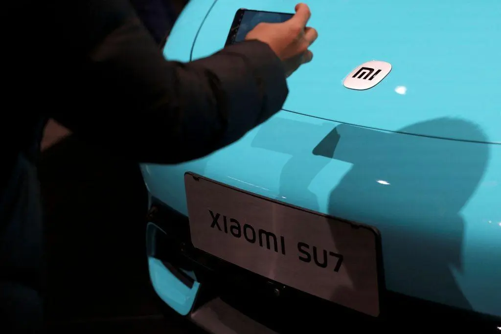 Πώς η Xiaomi κέρδισε το στοίχημα με Τesla και... γκάζωσε στην κερδοφορία