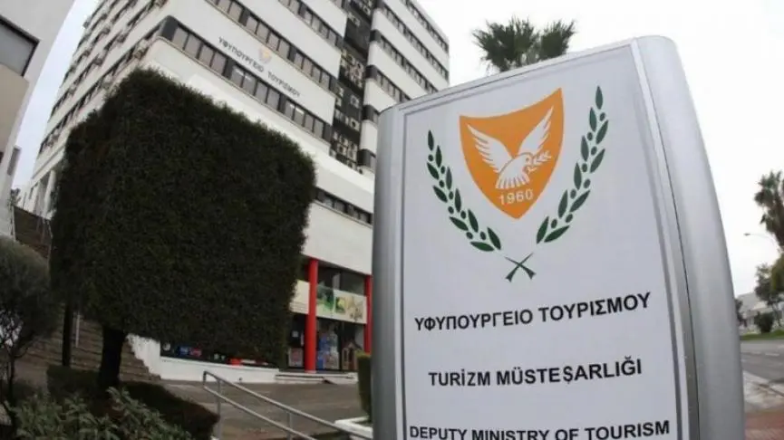 Υφ. Τουρισμού: «Παγωμένες» οι κρατήσεις στην Κύπρο