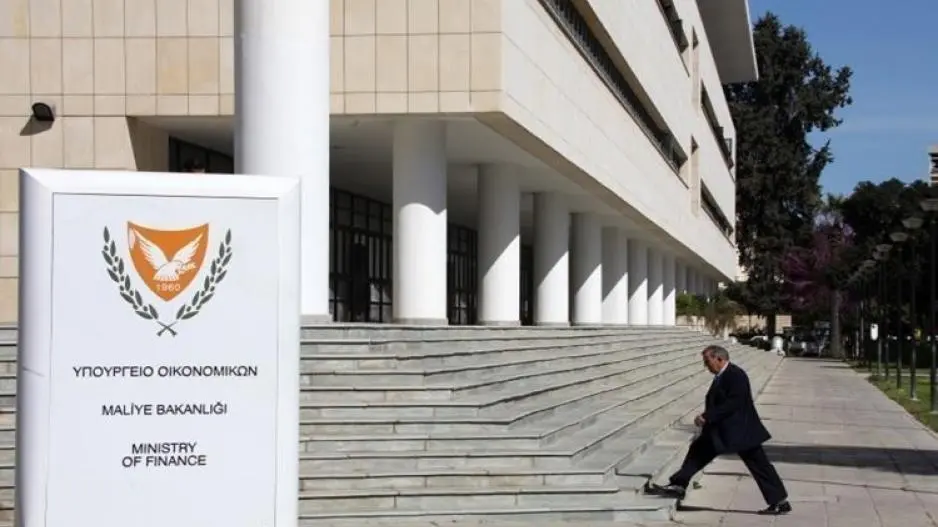 ΥΠΟΙΚ: Δεν μπορούμε να παρέμβουμε στον καθορισμό των επιτοκίων
