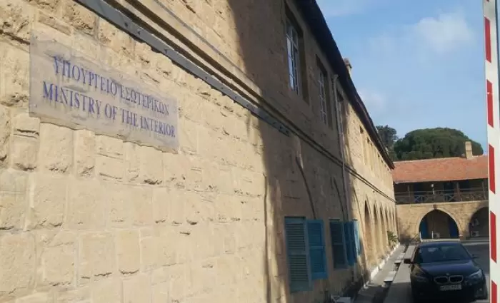ΥΠΕΣ: Νόμιμη η παραχώρηση υπηκοότητας στον Shahak Avni