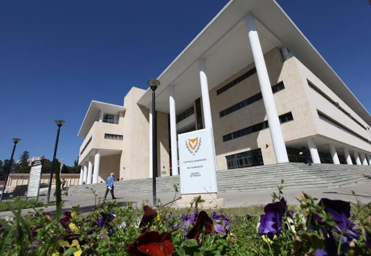 Πρόωρη αποπληρωμή χρεών και νέα έξοδος στις αγορές