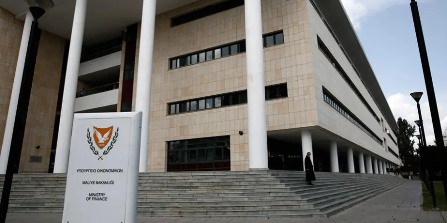 Το Υπουργείο Οικονομικών εξετάζει αύξηση του εταιρικού φόρου στο 15%