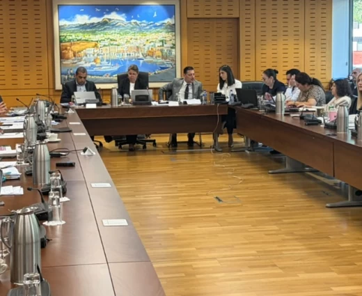 Κρατικός προϋπολογισμός με εύσημα για την οικονομία και επικρίσεις για την κυβερνητική πολιτική