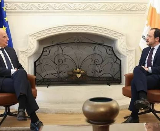 Δένδιας: «Θα είμαστε πάντοτε δίπλα σας» – Αυξάνουμε τις δαπάνες για την Άμυνα, λέει ο Ν. Χριστοδουλίδης