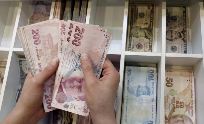 Τουρκία: Η κεντρική τράπεζα επιταχύνει την υποτίμηση της λίρας για να αποφύγει μεγαλύτερη πτώση στο μέλλον