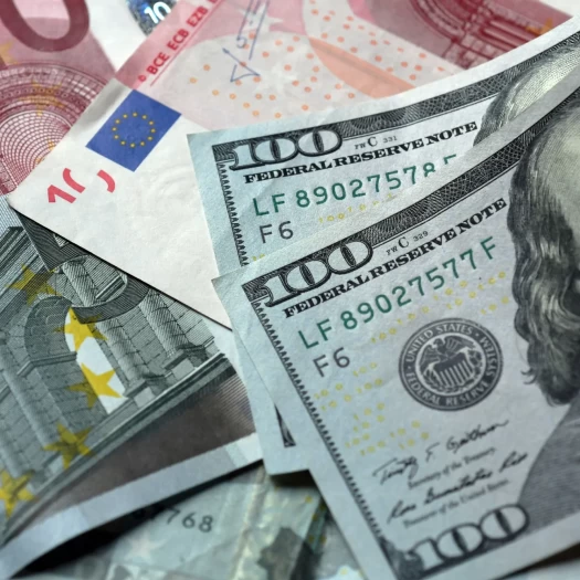 Ευρώ: Μια ανάσα για να ανατρέψει το σερί των πέντε εβδομάδων με απώλειες