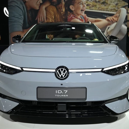 H Volkswagen «παγώνει» τις επενδύσεις στα ηλεκτρικά αυτοκίνητα στην Ινδία – Το deal με την JSW και οι περικοπές 15%