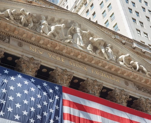 Wall Street: Κέρδη μετά τα αδύναμα στοιχεία για την απασχόληση – Υποχωρούν οι αποδόσεις των ομολόγων