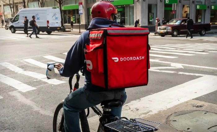 Νέο μεγάλο deal στην αγορά διανομών: Η DoorDash εξαγοράζει την Instacart έναντι $17 δισ.