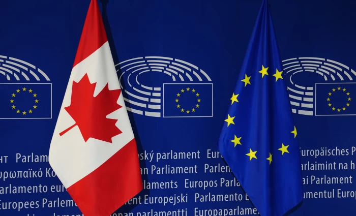 Ένα βήμα πίσω οι σχέσεις με Καναδά – Υπαναχωρεί η ΕΕ από τη «συνδεδεμένη συμμετοχή»