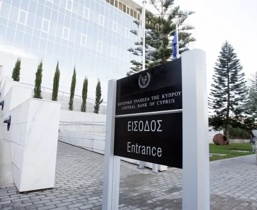 ΚΤΚ: Πάνω τα καταθετικά, αλλά και τα δανειστικά επιτόκια τον Αύγουστο