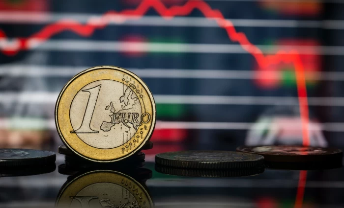 Ευρώ: Βυθίζεται σε χαμηλά 17 μηνών με το βλέμμα σε Γαλλία, Ισπανία