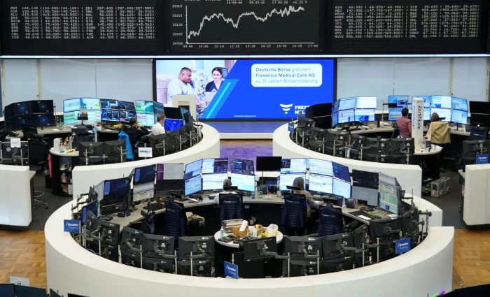 Σε χαμηλά 4μήνου οι ευρωαγορές: Πτώση άνω του 1% με φόντο τη γαλλική κρίση και την εκτίναξη των ενεργειακών τιμών