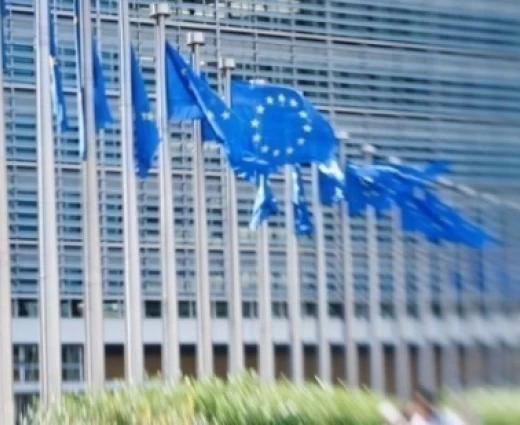 Bloomberg: Στο τραπέζι της ΕΕ φόρος στα υπερκέρδη των ενεργειακών εταιρειών