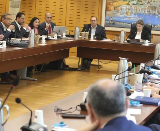 Νέο credit score και πρόταση για μεταβατική φορολογική ρύθμιση για stock options συζήτησε η Επ. Οικονομικών