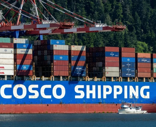 Στενά του Ορμούζ: Δύο πλοία της Cosco επιχειρούν ξανά έξοδο από τον αποκλεισμένο διάδρομο