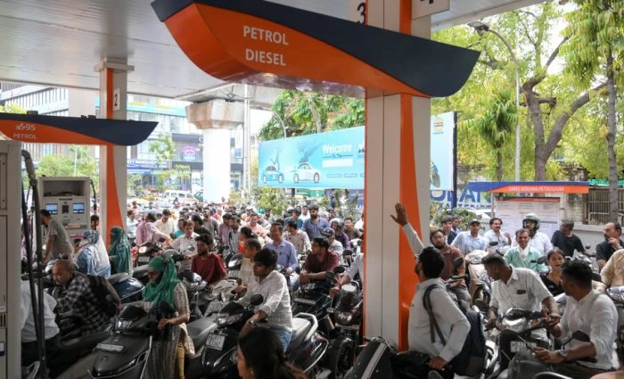 Παγκόσμιος συναγερμός: Το πετρελαϊκό σοκ ξυπνά μνήμες της κρίσης του 1997