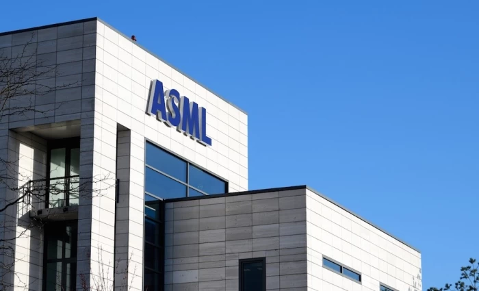 ASML: Ανεβάζει τον πήχη των πωλήσεων λόγω έκρηξης στην τεχνητή νοημοσύνη