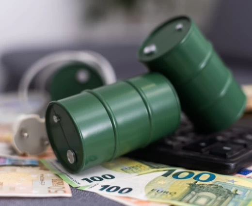 Πετρέλαιο: Υποχωρούν οι τιμές με το βλέμμα σε εκεχειρία ΗΠΑ-Ιράν – Στα 98 δολ. το Brent
