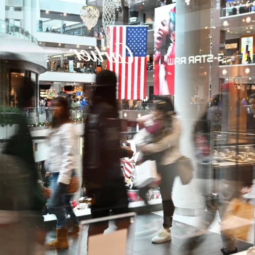 ΗΠΑ: Ράλι στις λιανικές πωλήσεις – Αυξήθηκαν με τον ισχυρότερο ρυθμό του τελευταίου έτους