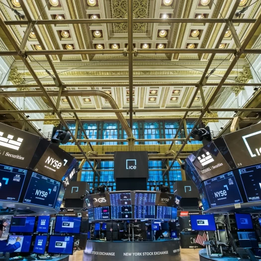 Wall Street: Άνοδος με «καύσιμο» την αισιοδοξία Τραμπ για το Ιράν