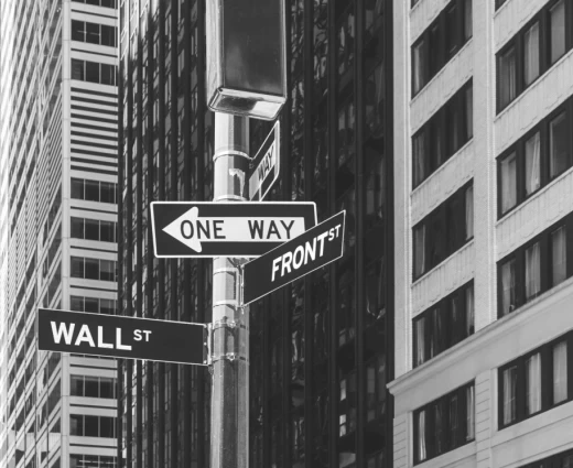 Wall Street: Απότομη αλλαγή σκηνικού και ισχυρές απώλειες μετά το διάγγελμα Τραμπ