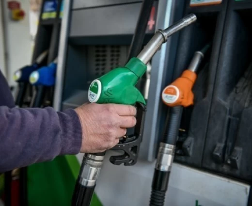 Αυστραλία: Διευρύνει τη μείωση φόρου στα καύσιμα για να συγκρατήσει το κόστος