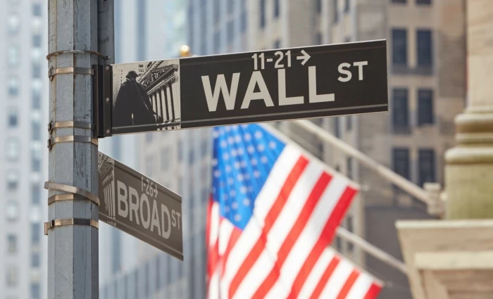 Άνοδος στη Wall Street με το βλέμμα στις συνομιλίες ΗΠΑ-Ιράν