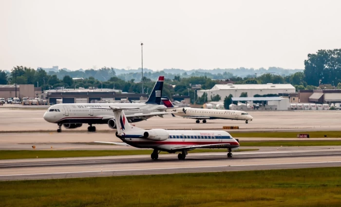 Αεροπορικά ταξίδια: Τα τρία σενάρια για το καλοκαίρι λόγω της κρίσης στα Στενά του Ορμούζ