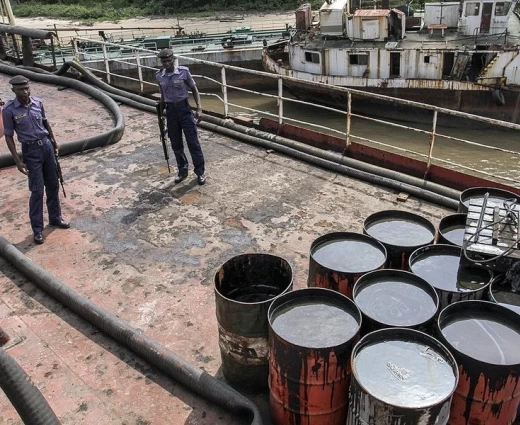 Στενά του Ορμούζ: Η Τεχεράνη συνεχίζει να φορτώνει πετρέλαιο σε δεξαμενόπλοια παρά τον αμερικανικό αποκλεισμό