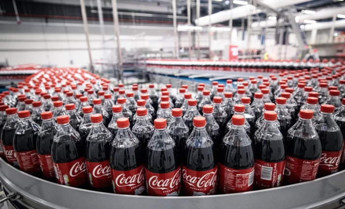 Coca-Cola: Κατέγραψε τη μεγαλύτερη αύξηση πωλήσεων από το 2024 χάρη στις μίνι συσκευασίες