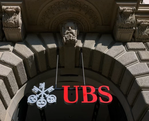 UBS: Ισχυρά κέρδη $3 δισ. και σχέδια για buyback άνω των $3 δισ.
