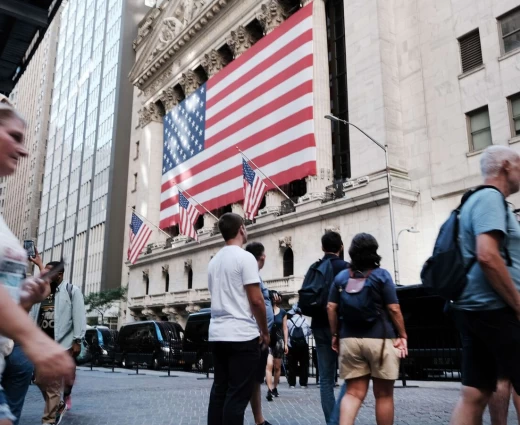 ΗΠΑ: «Βουτιά» των αιτήσεων για επίδομα ανεργίας στις 189.000 – Το χαμηλότερο επίπεδο από το 1969