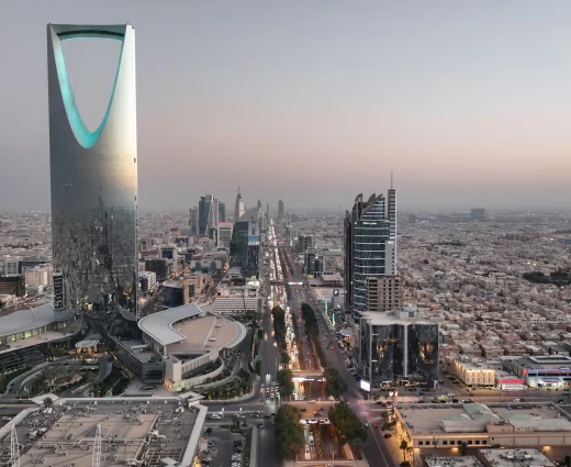 Σαουδική Αραβία: Επιβράδυνση της οικονομίας λόγω πολέμου με το Ιράν – Νέες πιέσεις μετά την αποχώρηση των ΗΑΕ από τον ΟΠΕΚ