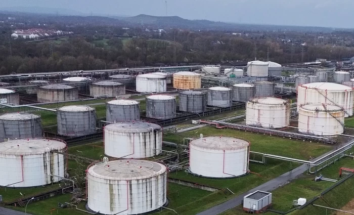 Πετρέλαιο: Σπάνε τα κοντέρ οι τιμές – Πόσο αντέχουν τα αποθέματα της ΕΕ (γράφημα)