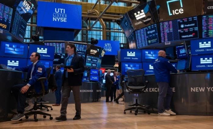 Πιέσεις στη Wall Street καθώς επανέρχονται οι αμφιβολίες για τον πόλεμο ΗΠΑ-Ιράν