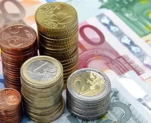 Στο 28% τα έσοδα και στο 25% οι δαπάνες του κρατικού προϋπολογισμού έως τον Απρίλιο