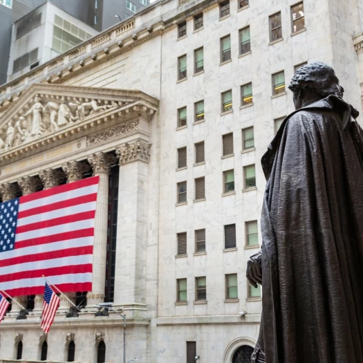 Wall Street: Στο κυνήγι νέων ιστορικών υψηλών με το βλέμμα στο θρίλερ της εκεχειρίας