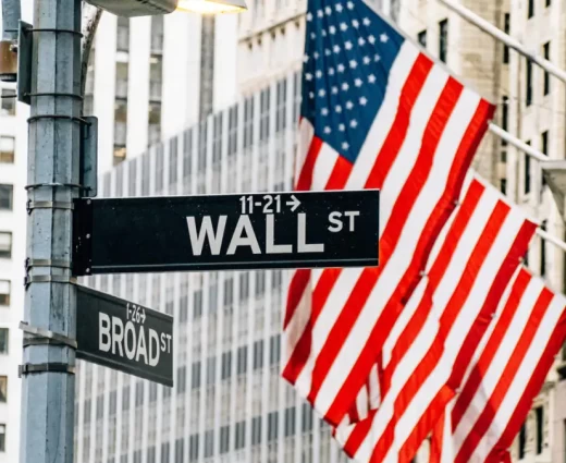 Wall Street: Προς νέα ρεκόρ με καταλύτες το AI και τις ελπίδες για ειρήνη στη Μ. Ανατολή