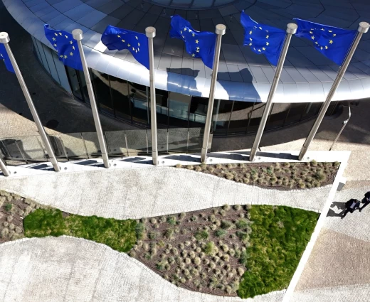 ΕΕ: Η κρίση στο Ιράν δεν δικαιολογεί ακόμη έκτακτα μέτρα για τον τουριστικό τομέα
