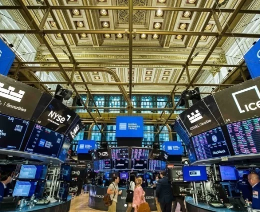 Αισιοδοξία στη Wall Street μετά την ισχυρή έκθεση για την απασχόληση και τις προσδοκίες για συμφωνία με το Ιράν