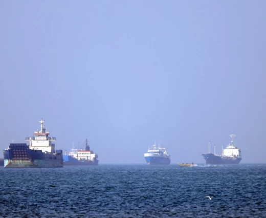 Στενά του Ορμούζ: Άνοδος 50% στις ροές πετρελαίου εκτός Ιράν παρά τις εντάσεις