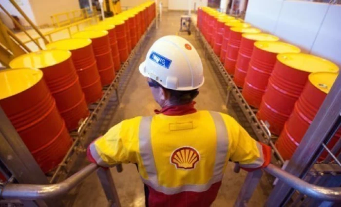 Shell: Πουλάει θαλάσσια αιολικά πάρκα αξίας $1 δισ. και επιστρέφει στα ορυκτά καύσιμα