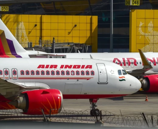 Air India: Νέα στρατηγική με φθηνότερα εισιτήρια χωρίς δωρεάν γεύματα για να «χτυπήσει» τις low-cost αεροπορικές