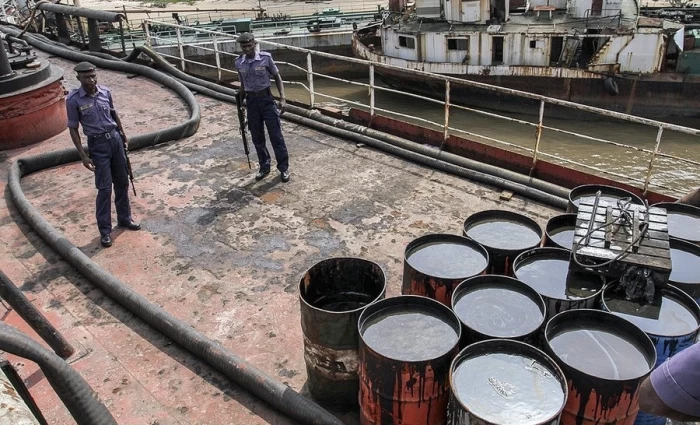 Πετρέλαιο: Πτώση σχεδόν 2% για Brent και WTI παρά την επίθεση κοντά στο Ορμούζ – Στο επίκεντρο η προσφορά