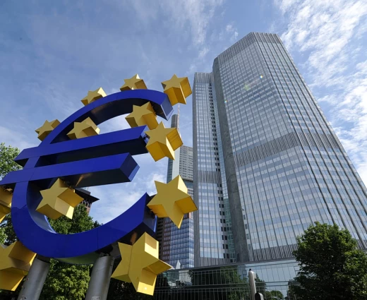 Η ΕΚΤ κάνει πίσω στη γραφειοκρατία για τις τράπεζες