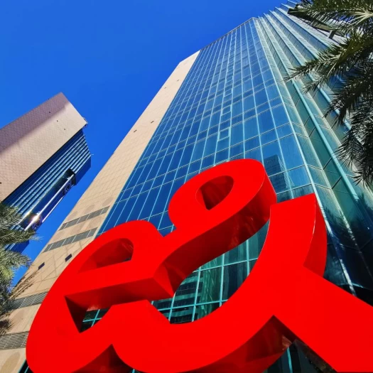 Vodafone: Η E& των ΗΑΕ πωλεί το ποσοστό της στην οικογένεια του Ξαβιέ Νιέλ έναντι 5,95 δισ. δολαρίων